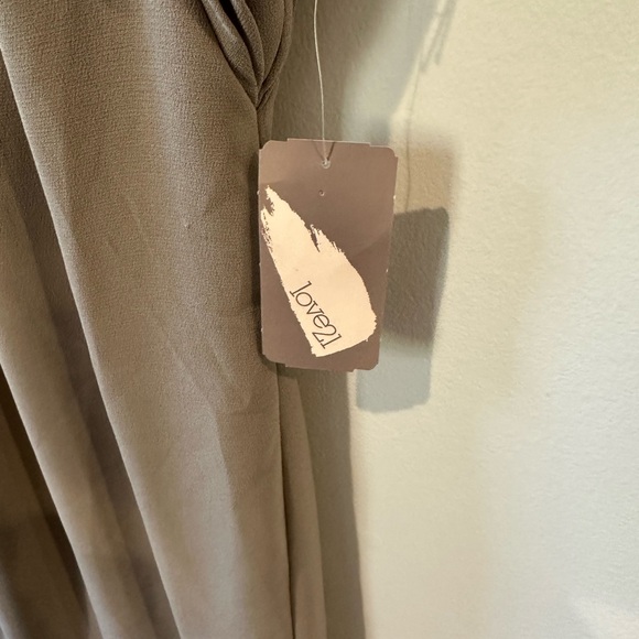 FOREVER 21 Women's Size M Classy Formal Pleated Beige Shift Dress NWT - Picture 9 of 10